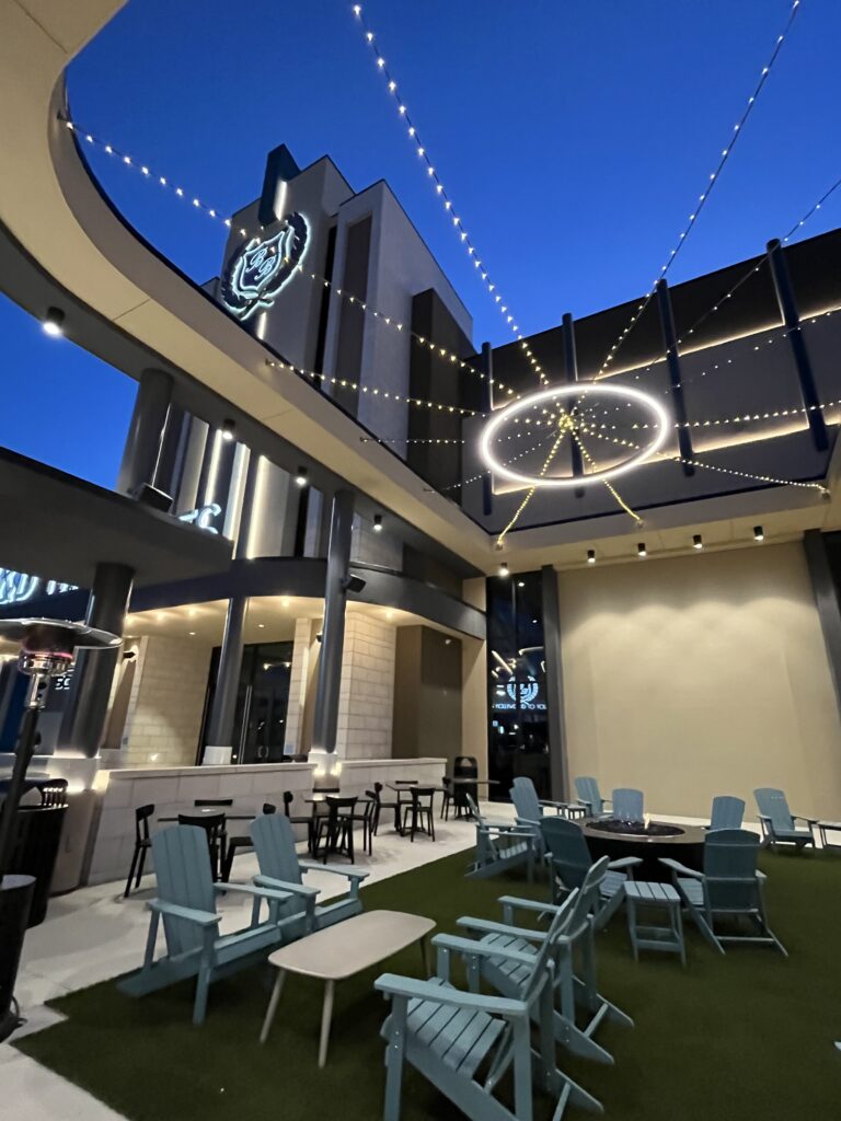 B&B Red Oak Theatre – Stand Struc